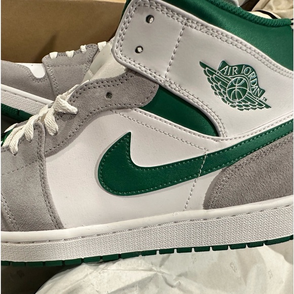 NWT Air Jordan 1 Mid SE White/Pine LT Smoke Grey